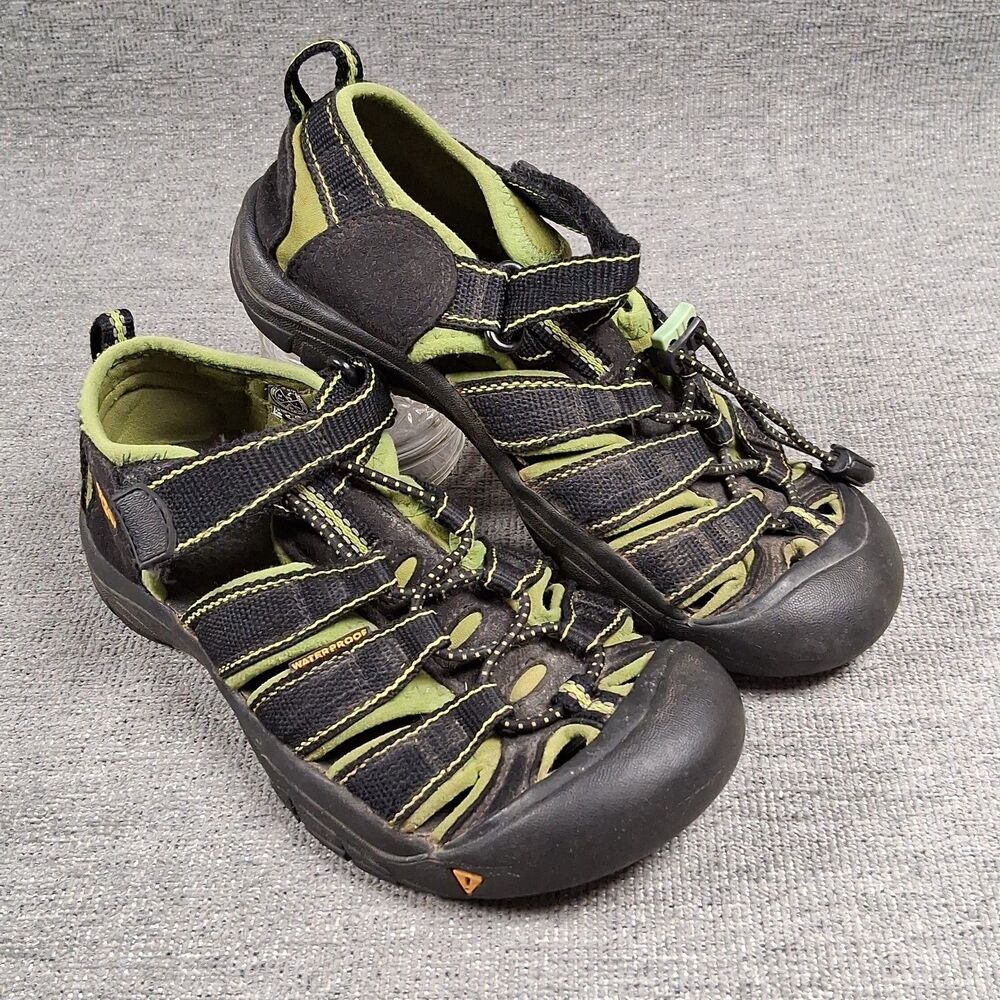 Keen Kids Newport H2 Black Green Waterproof Closed Toe Hiking Sandals Size 2 US
